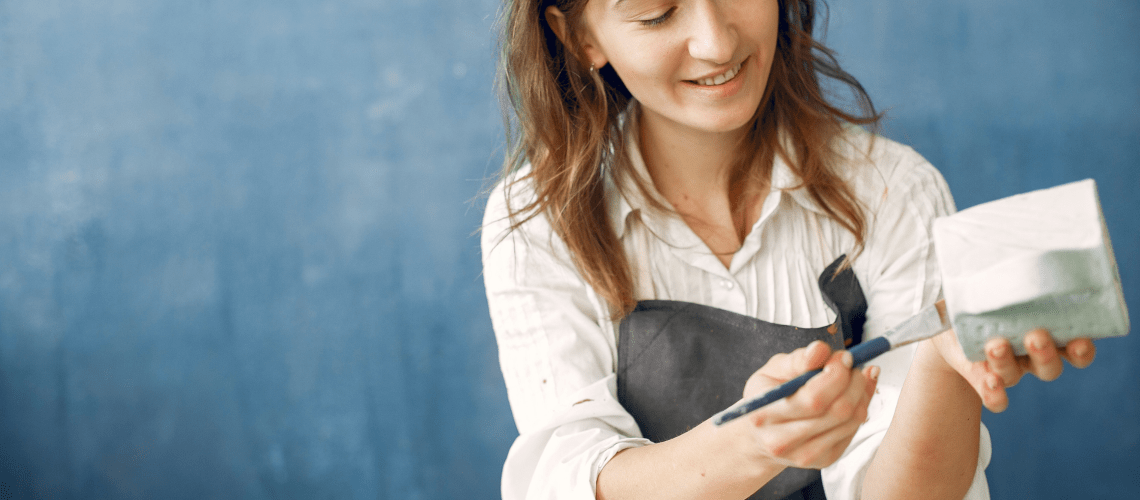 femme peinture sur ceramique